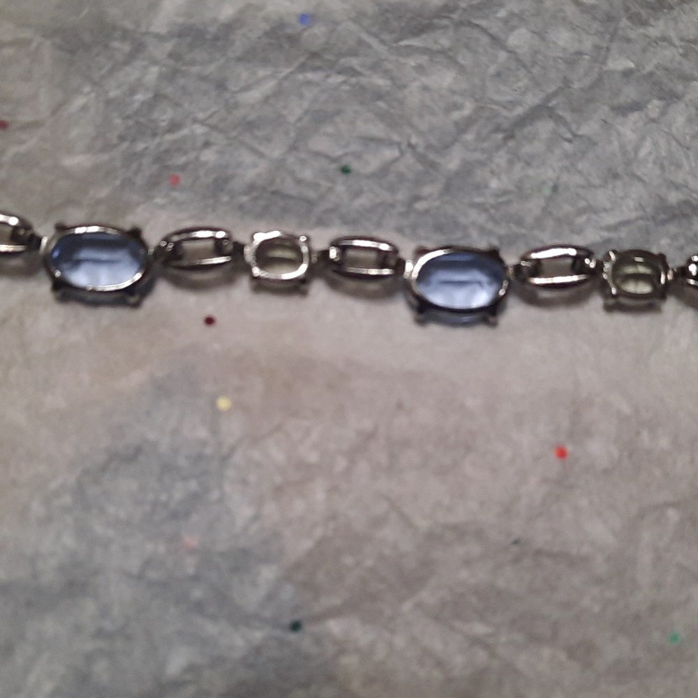Zwarovski crystal Necklace - Picture 8 of 16